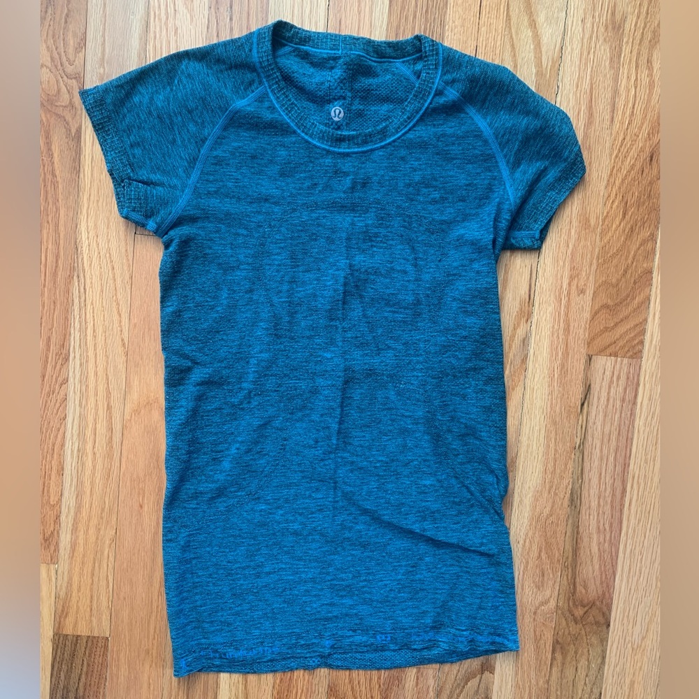 Lululemon fitted workout shirt